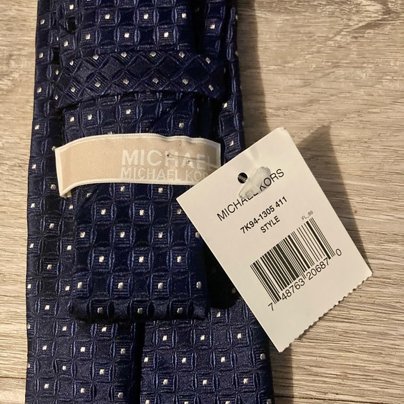 Michael Kors Textured Navy Tie - Picture 2 of 6